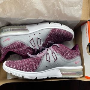 Women’s 7 Nike Air Max Sequence 3